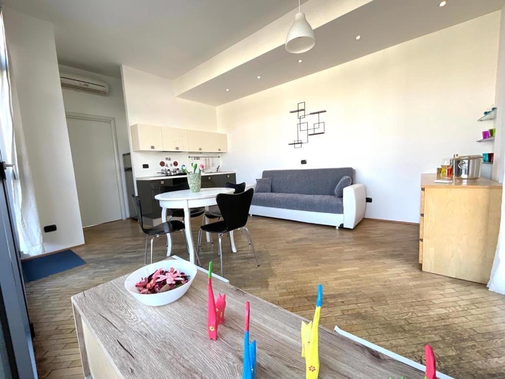 Your Apartments In Navigli District Milan Exterior photo